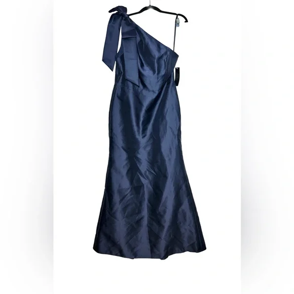 NWT Alfred Sung Bow One-Shoulder Satin Trumpet Gown in Navy, D794, Size 12R - Picture 4 of 15